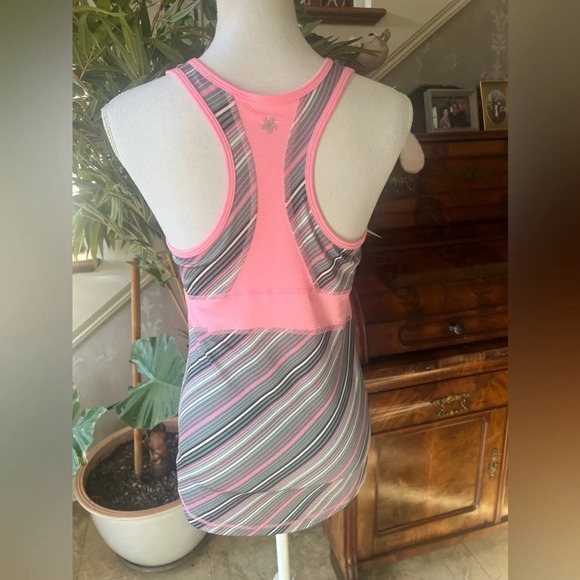 Tech Gear top Medium NWOT. Lined at top. Pink gray workout gear - Picture 4 of 12